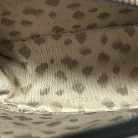 Kenzie Creme Pebbled Leather Double Zip Guitar Strap Crossbody Approx 8x4.5 x 3 - Picture 10 of 17